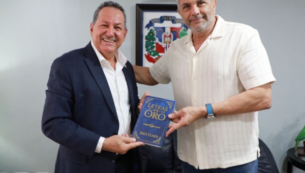 Director  Promipyme recibe a escritor Jesús Junen